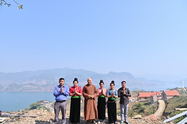 Visit Quynh Nhai spiritual complex and Da River Hydroelectric Lake in the fifth day of propagation trip in the Northern