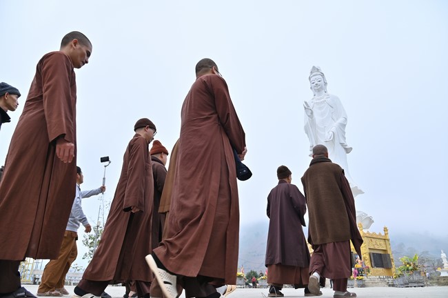 Visit Quynh Nhai spiritual complex and Da River Hydroelectric Lake in the fifth day of propagation trip in the Northern