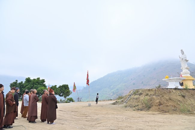 Visit Quynh Nhai spiritual complex and Da River Hydroelectric Lake in the fifth day of propagation trip in the Northern