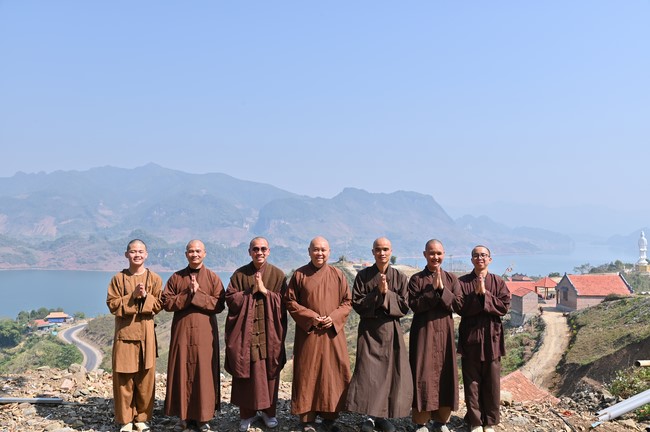 Visit Quynh Nhai spiritual complex and Da River Hydroelectric Lake in the fifth day of propagation trip in the Northern