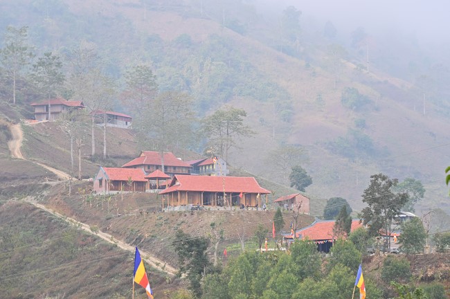 Visit Quynh Nhai spiritual complex and Da River Hydroelectric Lake in the fifth day of propagation trip in the Northern