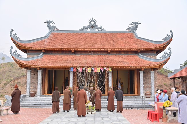 Visit Quynh Nhai spiritual complex and Da River Hydroelectric Lake in the fifth day of propagation trip in the Northern