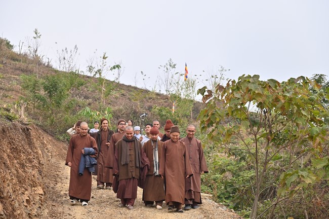 Visit Quynh Nhai spiritual complex and Da River Hydroelectric Lake in the fifth day of propagation trip in the Northern
