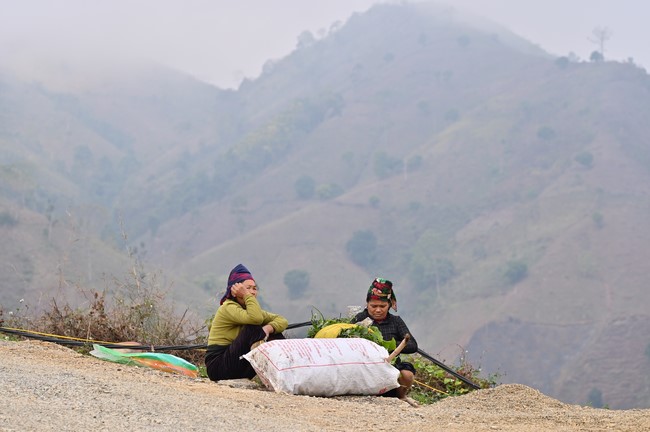 Visit Quynh Nhai spiritual complex and Da River Hydroelectric Lake in the fifth day of propagation trip in the Northern