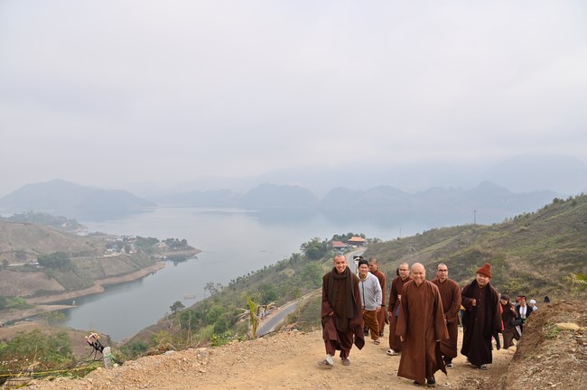 Visit Quynh Nhai spiritual complex and Da River Hydroelectric Lake in the fifth day of propagation trip in the Northern