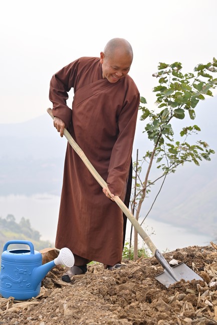 Visit Quynh Nhai spiritual complex and Da River Hydroelectric Lake in the fifth day of propagation trip in the Northern