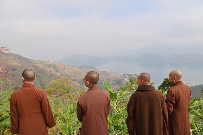 Visit Quynh Nhai spiritual complex and Da River Hydroelectric Lake in the fifth day of propagation trip in the Northern