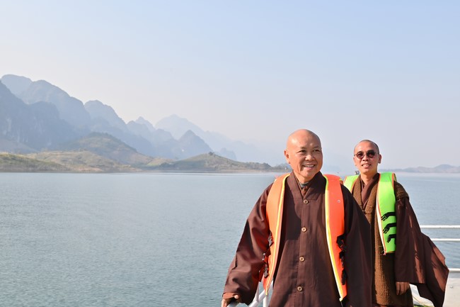 Visit Quynh Nhai spiritual complex and Da River Hydroelectric Lake in the fifth day of propagation trip in the Northern