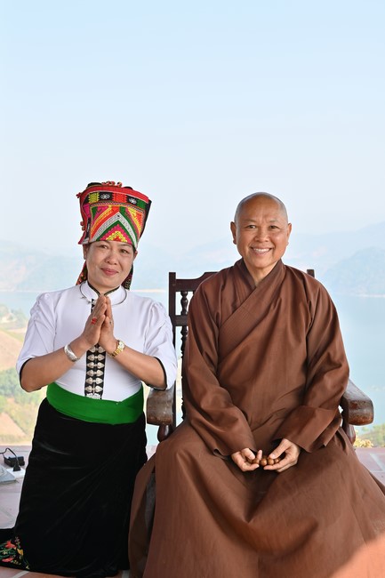 Visit Quynh Nhai spiritual complex and Da River Hydroelectric Lake in the fifth day of propagation trip in the Northern
