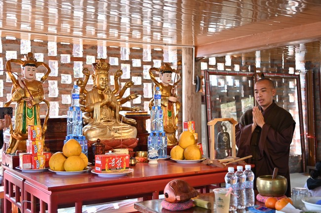 Visit Quynh Nhai spiritual complex and Da River Hydroelectric Lake in the fifth day of propagation trip in the Northern
