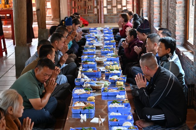 Visit Quynh Nhai spiritual complex and Da River Hydroelectric Lake in the fifth day of propagation trip in the Northern