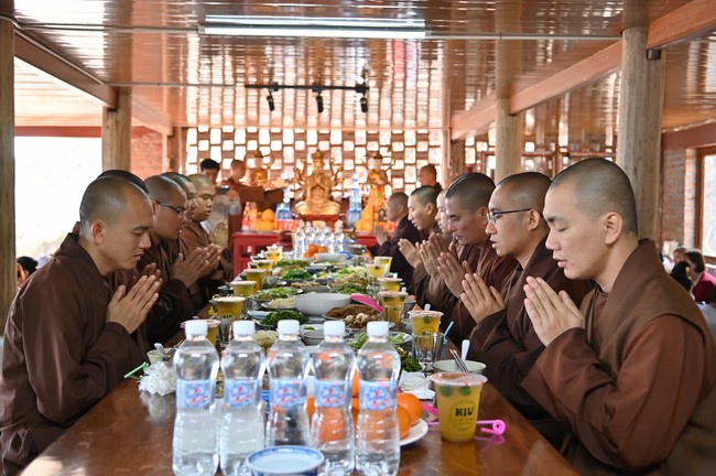 Visit Quynh Nhai spiritual complex and Da River Hydroelectric Lake in the fifth day of propagation trip in the Northern