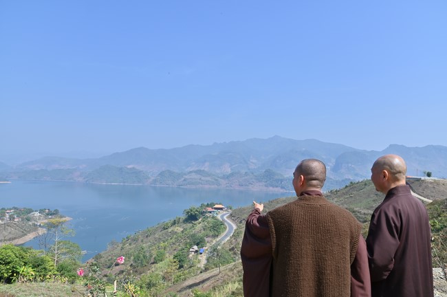 Visit Quynh Nhai spiritual complex and Da River Hydroelectric Lake in the fifth day of propagation trip in the Northern