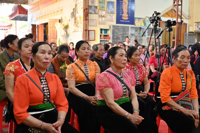 Preaching dharma at Son Phap pagoda in the sixth day of propagation trip in the Northern