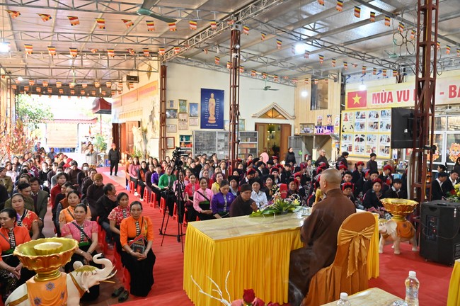 Preaching dharma at Son Phap pagoda in the sixth day of propagation trip in the Northern