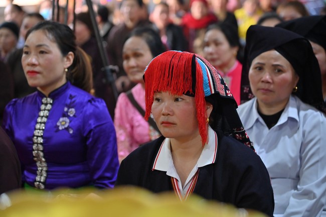 Preaching dharma at Son Phap pagoda in the sixth day of propagation trip in the Northern
