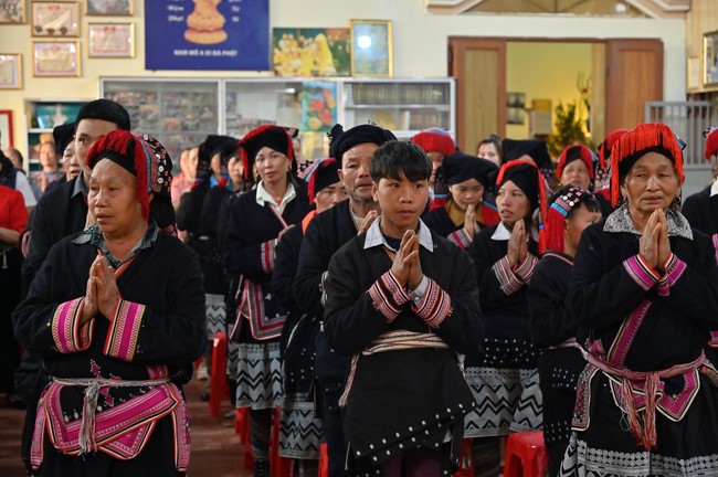Preaching dharma at Son Phap pagoda in the sixth day of propagation trip in the Northern