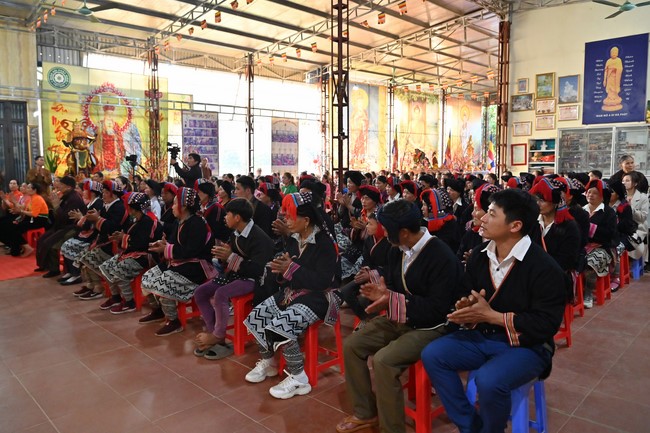 Preaching dharma at Son Phap pagoda in the sixth day of propagation trip in the Northern