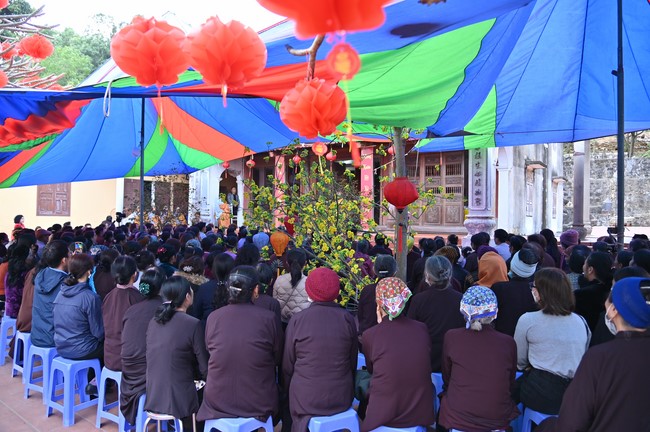 Preaching dharma at Co Tan pagoda and Ha Phu pagoda in the seventh day of propagation trip in the Northern