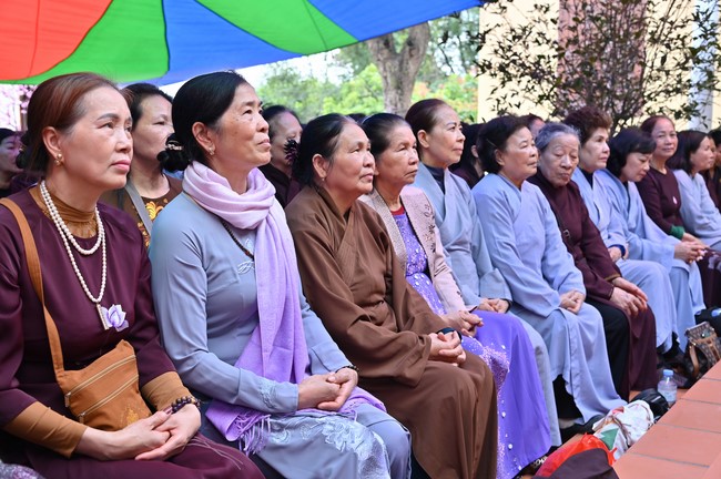Preaching dharma at Co Tan pagoda and Ha Phu pagoda in the seventh day of propagation trip in the Northern