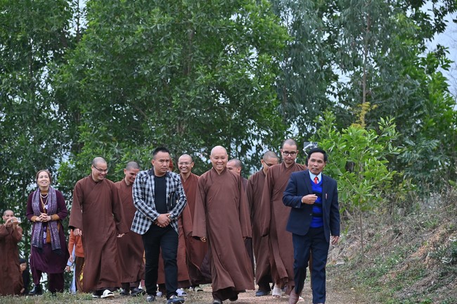 Preaching dharma at Co Tan pagoda and Ha Phu pagoda in the seventh day of propagation trip in the Northern