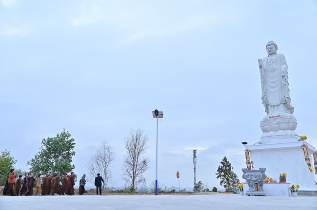 Preaching dharma at Co Tan pagoda and Ha Phu pagoda in the seventh day of propagation trip in the Northern