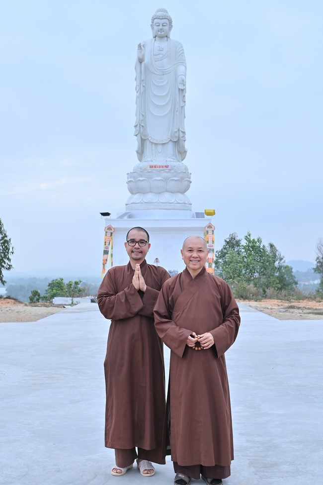 Preaching dharma at Co Tan pagoda and Ha Phu pagoda in the seventh day of propagation trip in the Northern