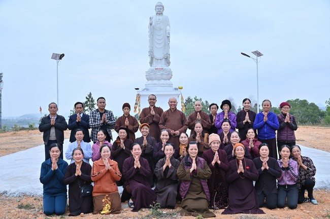 Preaching dharma at Co Tan pagoda and Ha Phu pagoda in the seventh day of propagation trip in the Northern