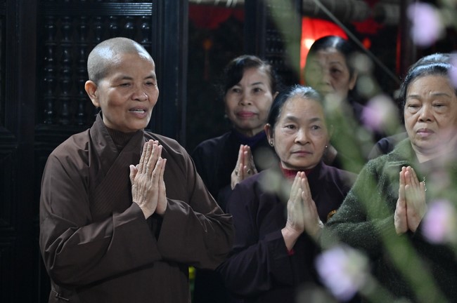 Preaching dharma at Co Tan pagoda and Ha Phu pagoda in the seventh day of propagation trip in the Northern