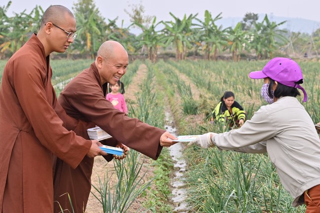 Preaching dharma at Co Tan pagoda and Ha Phu pagoda in the seventh day of propagation trip in the Northern