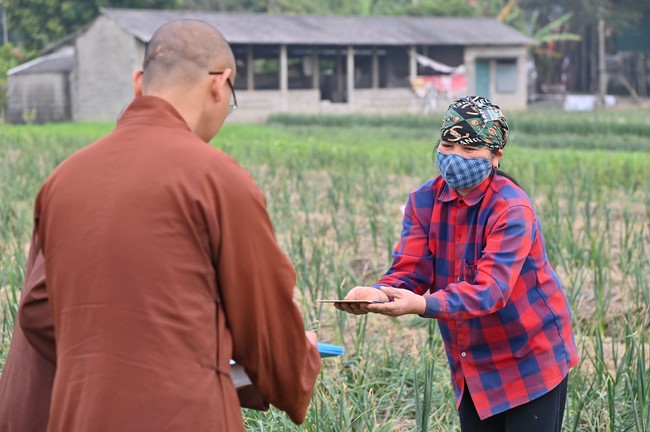 Preaching dharma at Co Tan pagoda and Ha Phu pagoda in the seventh day of propagation trip in the Northern