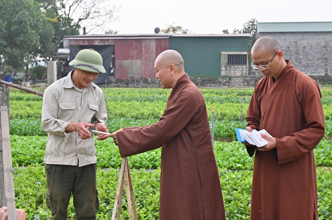 Preaching dharma at Co Tan pagoda and Ha Phu pagoda in the seventh day of propagation trip in the Northern