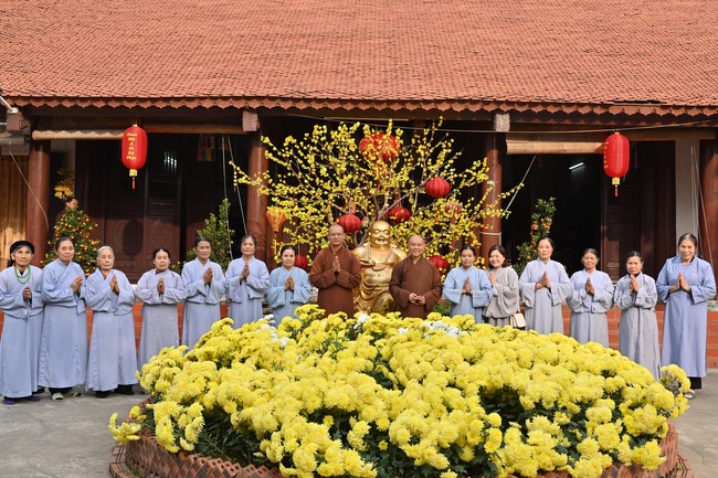 Preaching dharma at Co Tan pagoda and Ha Phu pagoda in the seventh day of propagation trip in the Northern