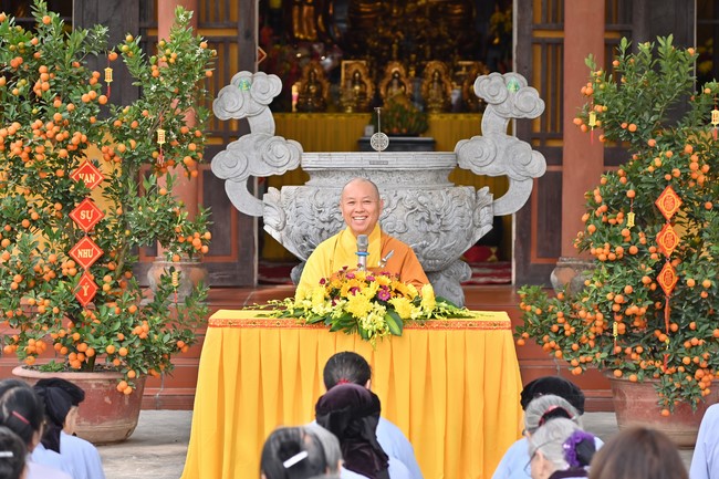 Preaching dharma at Co Tan pagoda and Ha Phu pagoda in the seventh day of propagation trip in the Northern