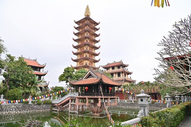 Preaching dharma at Co Tan pagoda and Ha Phu pagoda in the seventh day of propagation trip in the Northern
