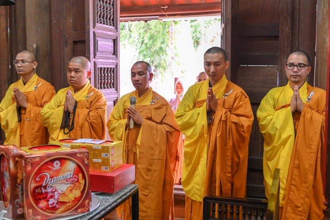 Preaching dharma at Co Tan pagoda and Ha Phu pagoda in the seventh day of propagation trip in the Northern
