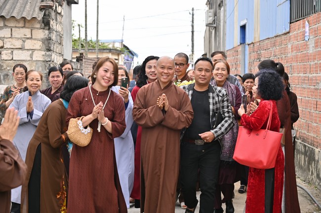 Preaching dharma at Co Tan pagoda and Ha Phu pagoda in the seventh day of propagation trip in the Northern