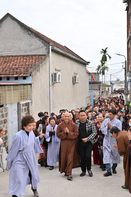 Preaching dharma at Co Tan pagoda and Ha Phu pagoda in the seventh day of propagation trip in the Northern
