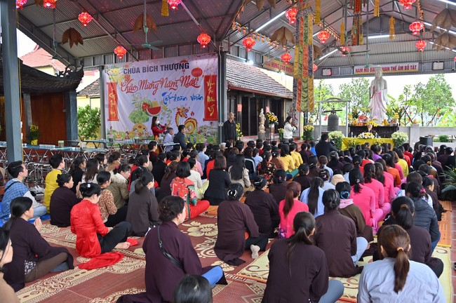 Preaching dharma at Bich Thuong pagoda and TayKhanh pagoda in the eighth day of propagation trip in the Northern