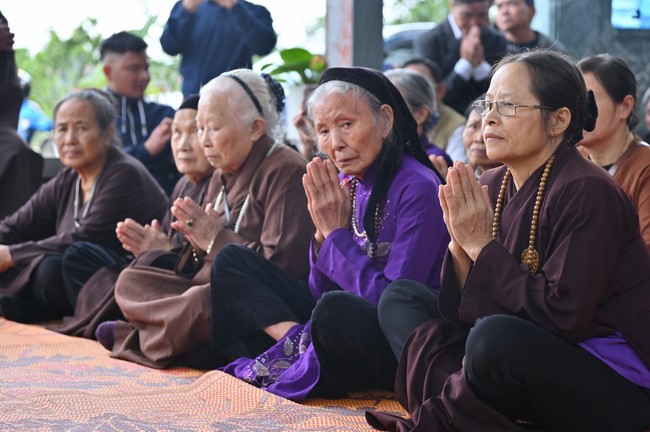 Preaching dharma at Bich Thuong pagoda and TayKhanh pagoda in the eighth day of propagation trip in the Northern