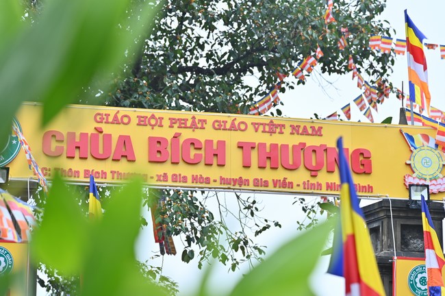 Preaching dharma at Bich Thuong pagoda and TayKhanh pagoda in the eighth day of propagation trip in the Northern