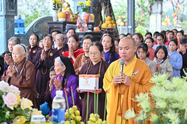 Preaching dharma at Bich Thuong pagoda and TayKhanh pagoda in the eighth day of propagation trip in the Northern