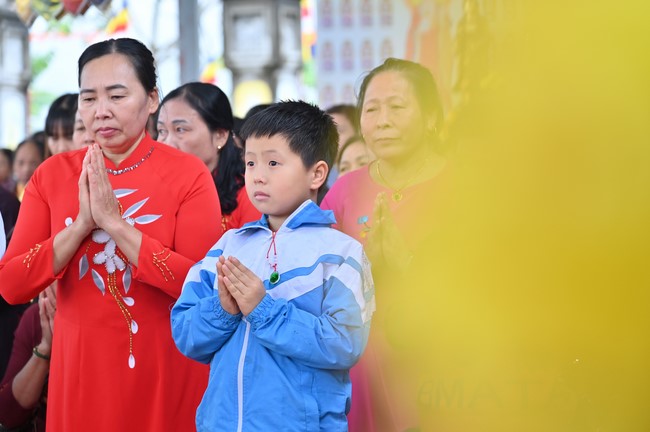 Preaching dharma at Bich Thuong pagoda and TayKhanh pagoda in the eighth day of propagation trip in the Northern