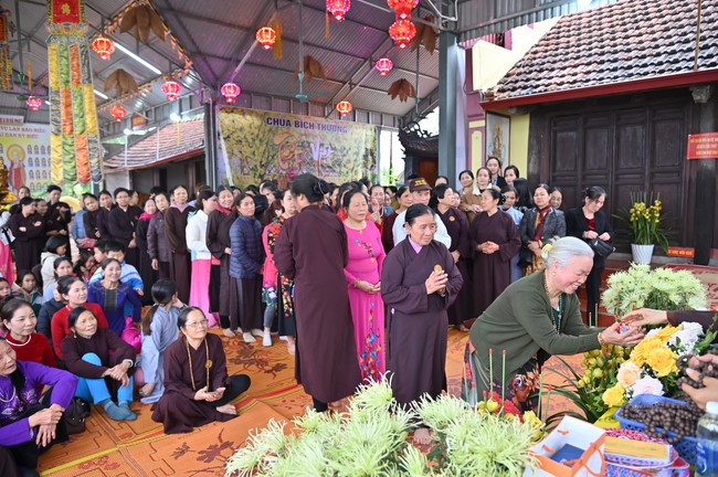 Preaching dharma at Bich Thuong pagoda and TayKhanh pagoda in the eighth day of propagation trip in the Northern