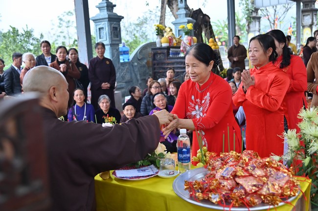 Preaching dharma at Bich Thuong pagoda and TayKhanh pagoda in the eighth day of propagation trip in the Northern