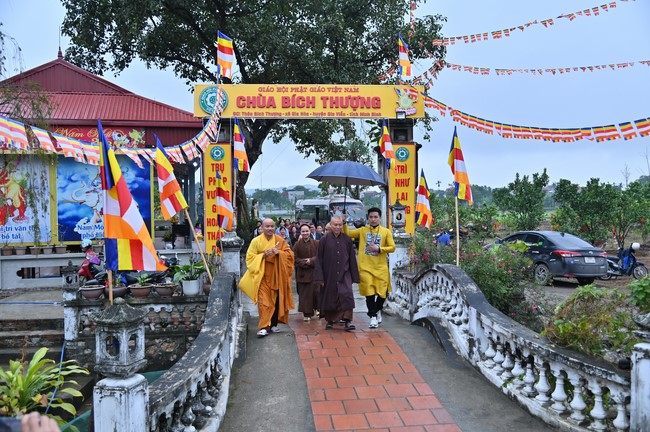 Preaching dharma at Bich Thuong pagoda and TayKhanh pagoda in the eighth day of propagation trip in the Northern
