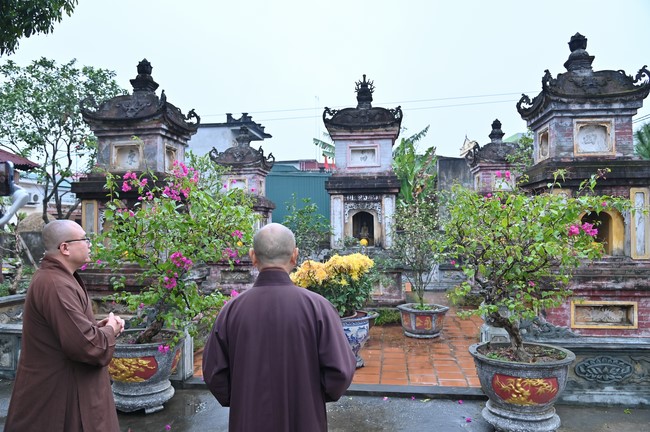 Preaching dharma at Bich Thuong pagoda and TayKhanh pagoda in the eighth day of propagation trip in the Northern