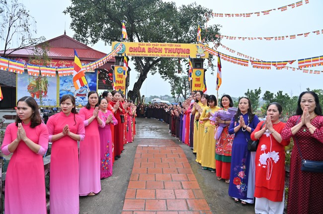 Preaching dharma at Bich Thuong pagoda and TayKhanh pagoda in the eighth day of propagation trip in the Northern