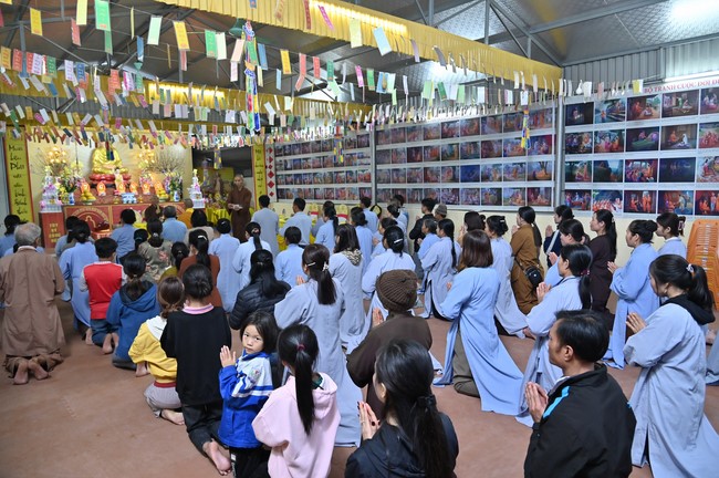 Ngày thứ chín, chuyến Phật sự miền Bắc, giảng pháp tại chùa Đống Cao – chùa Càn Môn