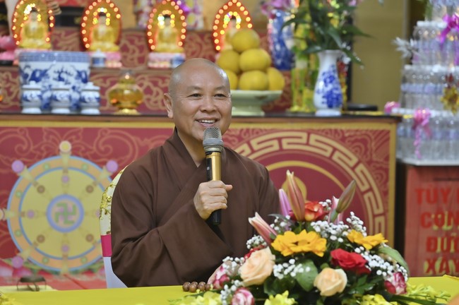 Ngày thứ chín, chuyến Phật sự miền Bắc, giảng pháp tại chùa Đống Cao – chùa Càn Môn